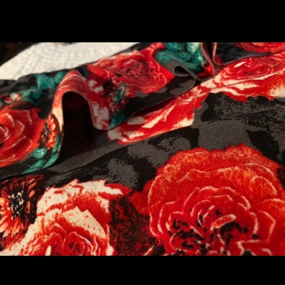 FLORAL FORM-FITTING MINI SKIRT - Picture 3 of 3